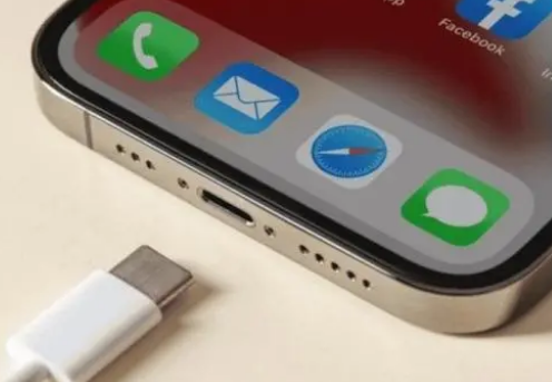 海北苹果15维修分享iPhone15改USB-C接口后能和安卓用户互借充电器吗 